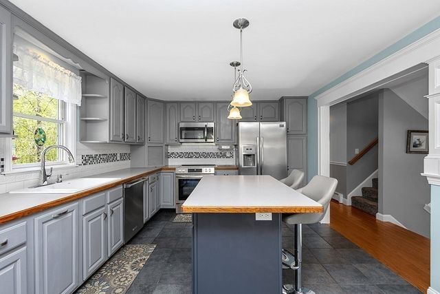 2 Howard Ln, Lakeville, MA 02347