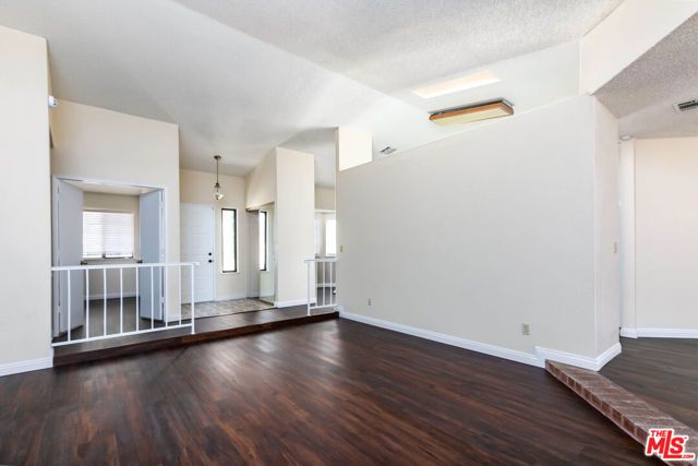 1010 E Avenue J6, Lancaster, CA 93535