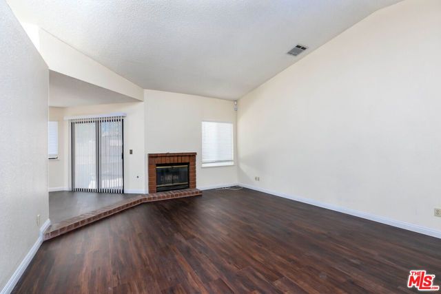 1010 E Avenue J6, Lancaster, CA 93535