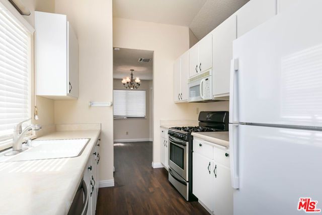 1010 E Avenue J6, Lancaster, CA 93535