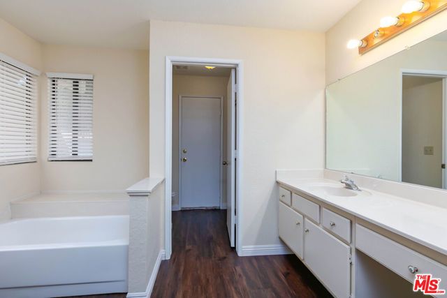 1010 E Avenue J6, Lancaster, CA 93535