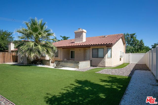1010 E Avenue J6, Lancaster, CA 93535