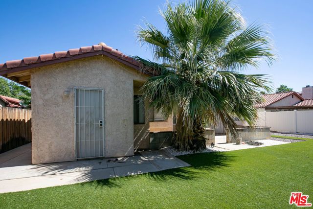 1010 E Avenue J6, Lancaster, CA 93535