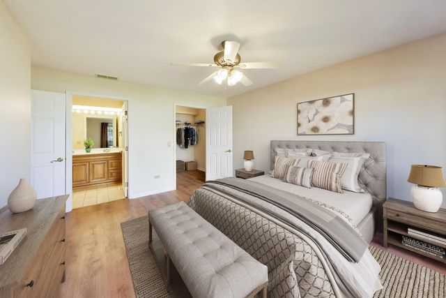 2710 Old Woods Trail, Plainfield, IL 60586