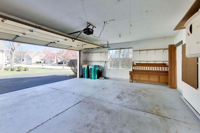 2710 Old Woods Trail, Plainfield, IL 60586