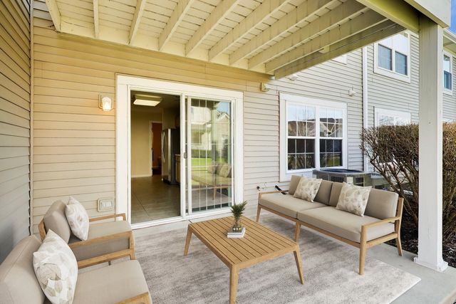 2710 Old Woods Trail, Plainfield, IL 60586