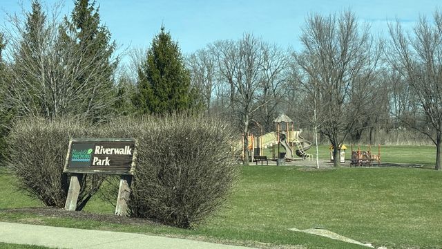 2710 Old Woods Trail, Plainfield, IL 60586