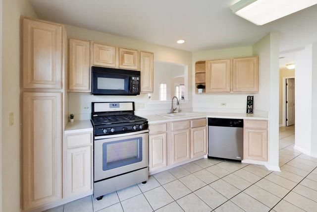 2710 Old Woods Trail, Plainfield, IL 60586