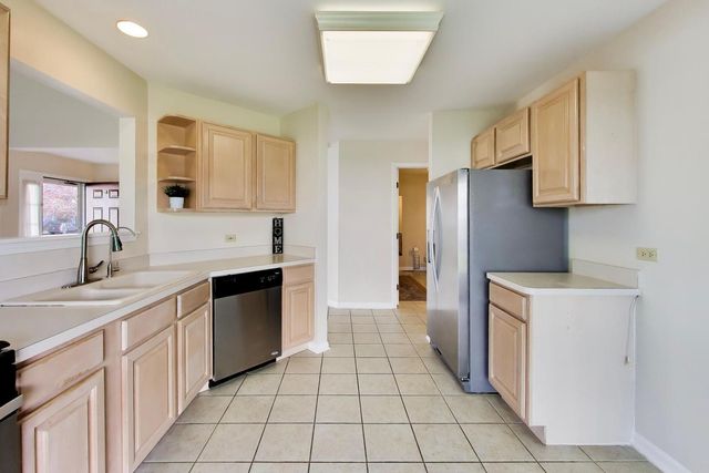 2710 Old Woods Trail, Plainfield, IL 60586