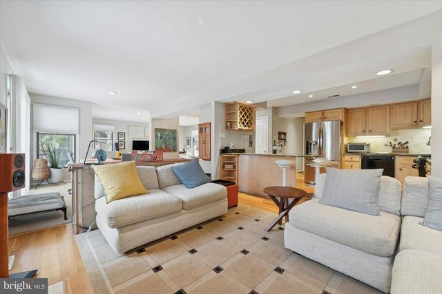 201 SPRINGHOUSE POND, Chesterbrook, PA 19087