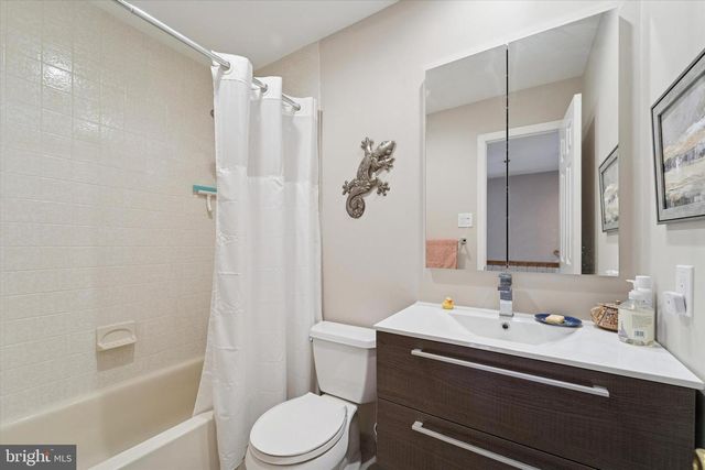 201 SPRINGHOUSE POND, Chesterbrook, PA 19087