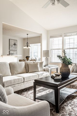8977 Stonewick Way, Zionsville, IN 46077