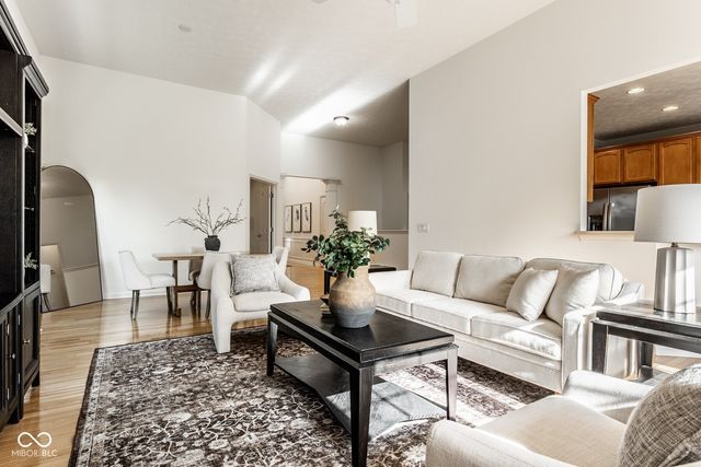 8977 Stonewick Way, Zionsville, IN 46077