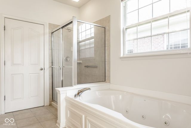 8977 Stonewick Way, Zionsville, IN 46077
