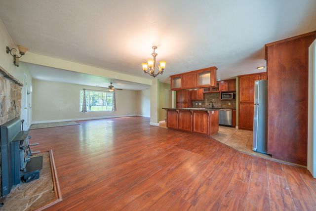 12141 Kern Drive, Redding, CA 96003