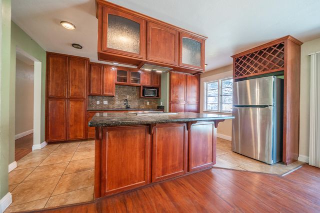 12141 Kern Drive, Redding, CA 96003