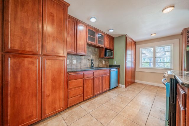 12141 Kern Drive, Redding, CA 96003