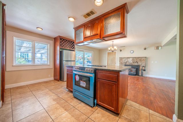 12141 Kern Drive, Redding, CA 96003