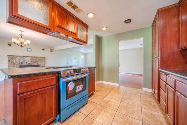 12141 Kern Drive, Redding, CA 96003