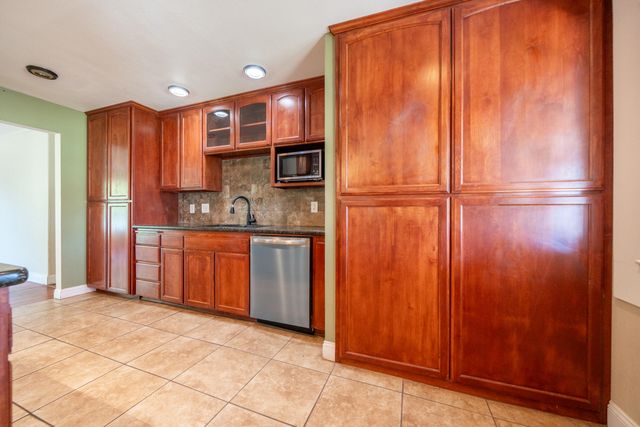 12141 Kern Drive, Redding, CA 96003