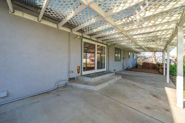 12141 Kern Drive, Redding, CA 96003