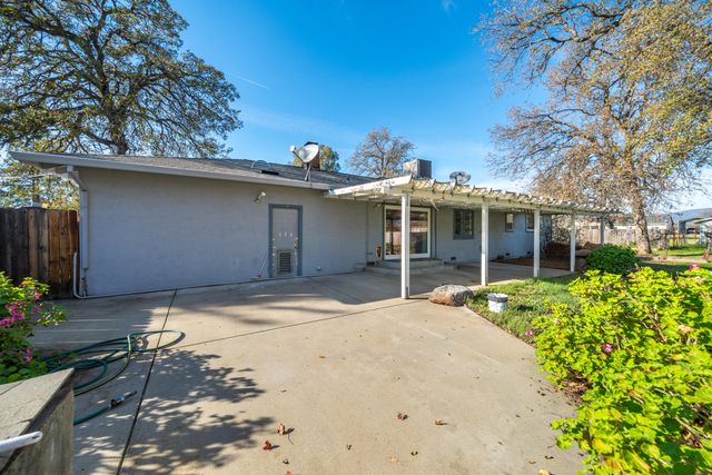12141 Kern Drive, Redding, CA 96003