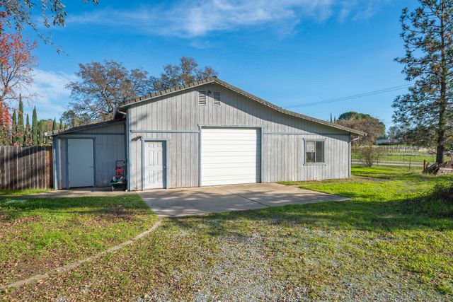 12141 Kern Drive, Redding, CA 96003