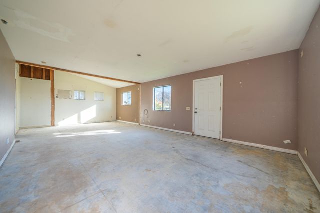 12141 Kern Drive, Redding, CA 96003