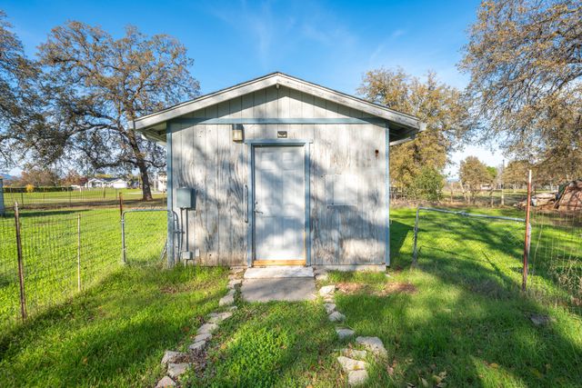 12141 Kern Drive, Redding, CA 96003