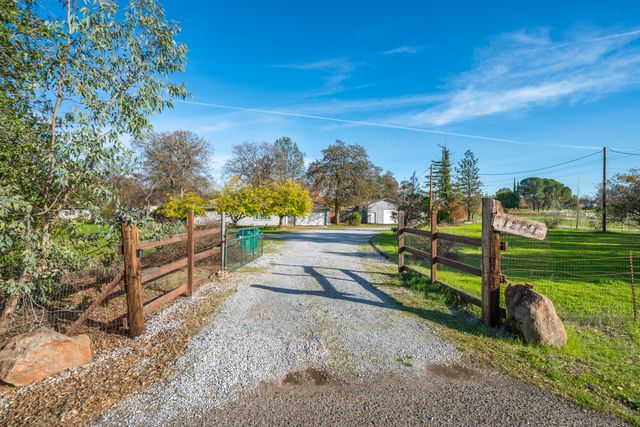 12141 Kern Drive, Redding, CA 96003