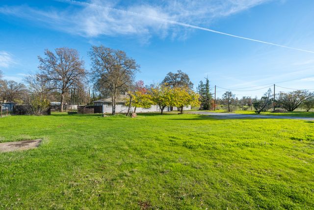 12141 Kern Drive, Redding, CA 96003