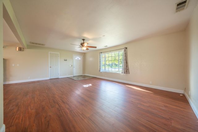 12141 Kern Drive, Redding, CA 96003