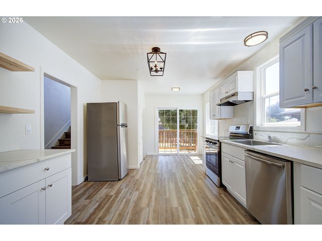 3209 BRIDGE St, Vancouver, WA 98661