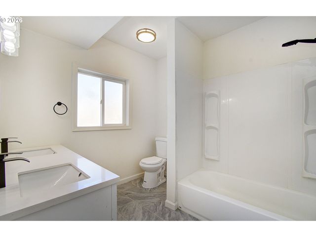 3209 BRIDGE St, Vancouver, WA 98661