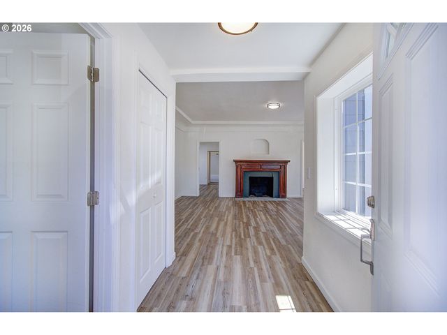 3209 BRIDGE St, Vancouver, WA 98661