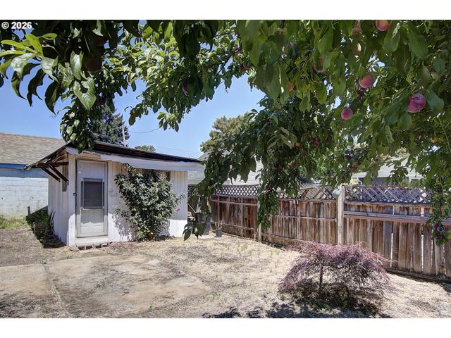 3209 BRIDGE St, Vancouver, WA 98661