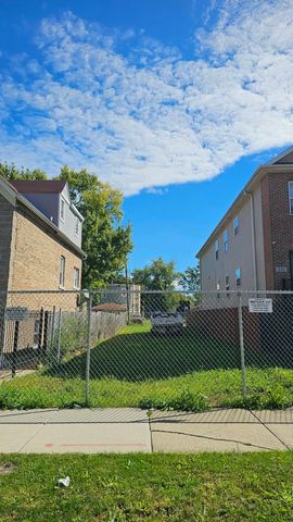 833 N Ridgeway Avenue, Chicago, IL 60651