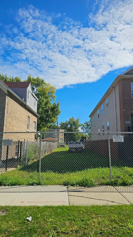 833 N Ridgeway Avenue, Chicago, IL 60651 — photo 2