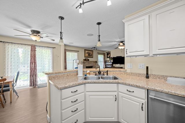 315 E Lotte Street, Blue Grass, IA 52726