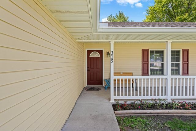 315 E Lotte Street, Blue Grass, IA 52726