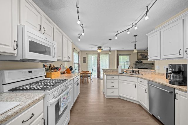 315 E Lotte Street, Blue Grass, IA 52726
