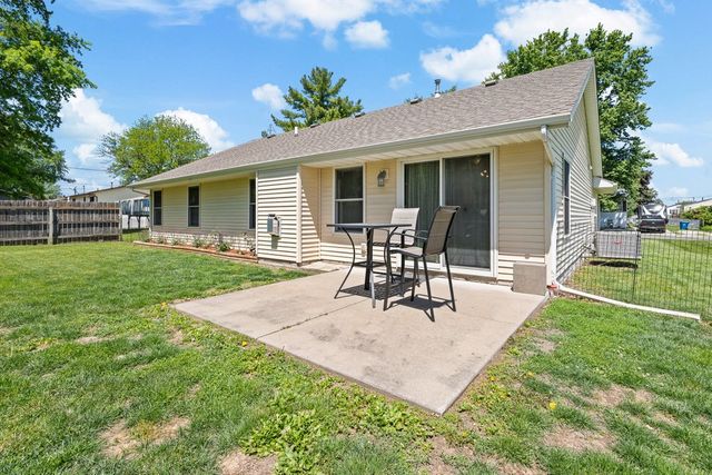 315 E Lotte Street, Blue Grass, IA 52726
