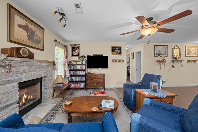 315 E Lotte Street, Blue Grass, IA 52726