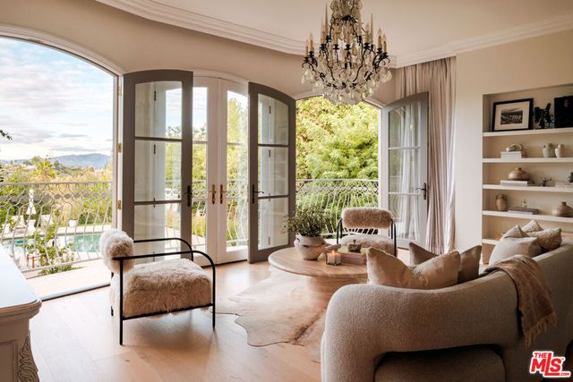 18875 Pasadero Drive, Tarzana, CA 91356