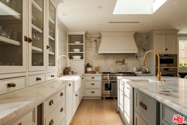 18875 Pasadero Drive, Tarzana, CA 91356