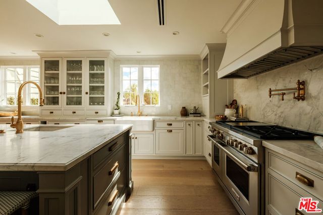 18875 Pasadero Drive, Tarzana, CA 91356