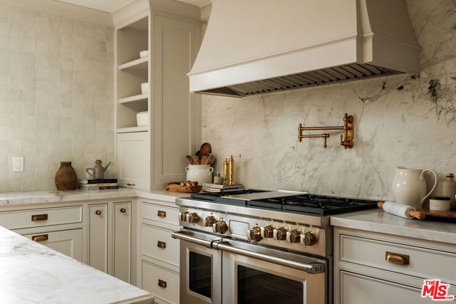 18875 Pasadero Drive, Tarzana, CA 91356