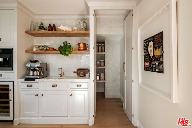 18875 Pasadero Drive, Tarzana, CA 91356