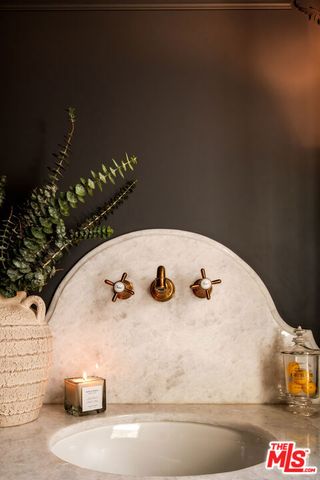 18875 Pasadero Drive, Tarzana, CA 91356