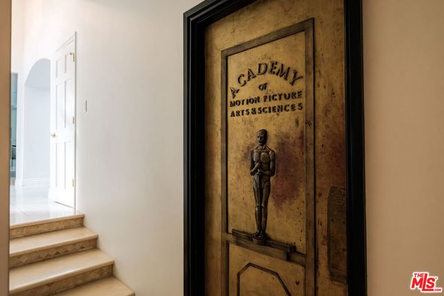 18875 Pasadero Drive, Tarzana, CA 91356